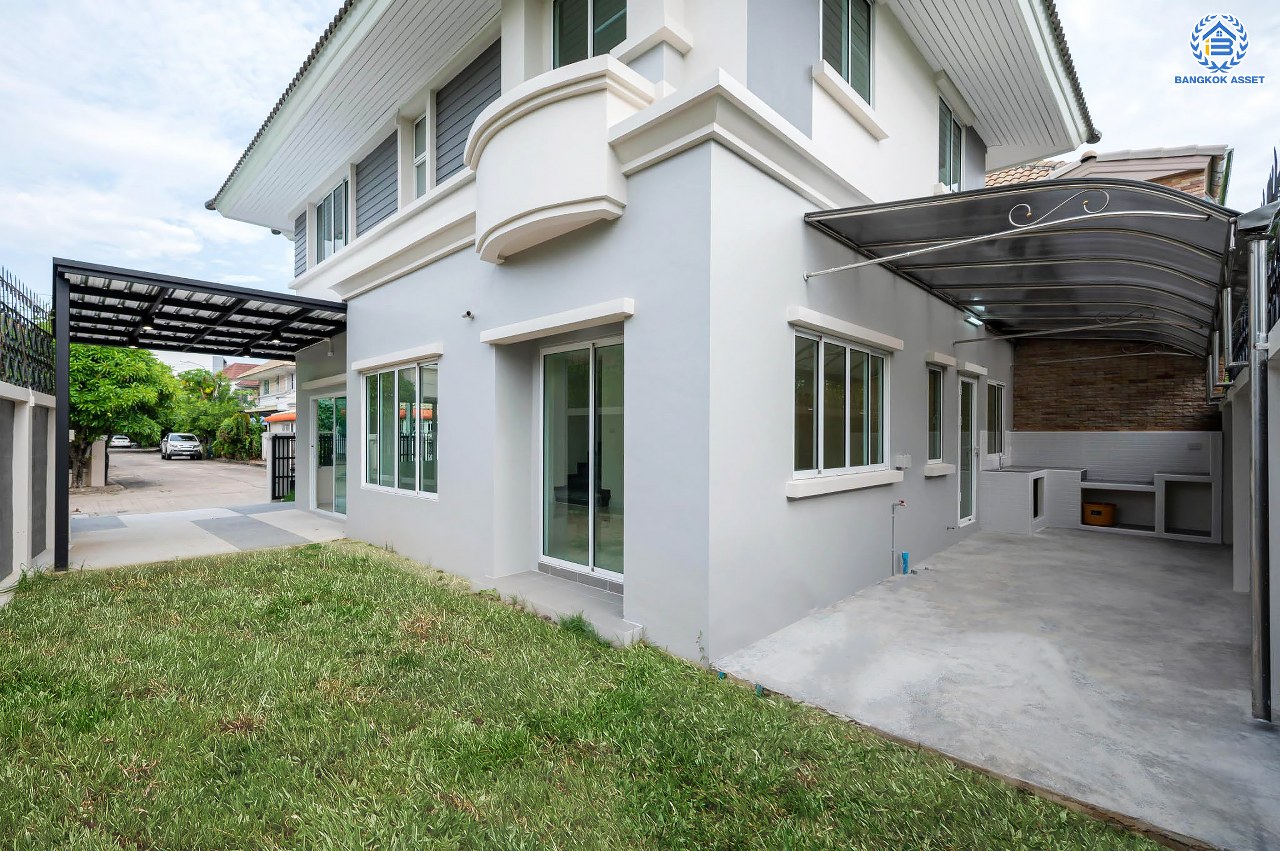 บ้านมือสองตกแต่งใหม่ โครงการ อรุณวดี พระราม5-รัตนาธิเบศร์ หลังมุม เนื้อที่ 50.4 ตร.ว. ฟังก์ชัน 3 ห้องนอน 2 ห้องน้ำ 1 ห้องอเนกประสงค์ จอดรถได้ 1 คัน บนทำเลทำเลศักยภาพ ติดถนนราชพฤกษ์ เชื่อมต่อทุกการเดินทาง ใกล้รถไฟฟ้าสายสีม่วง "สถานีบางรักใหญ่" และจุดขึ้นทางด่วน "ศรีรัช"